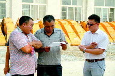 宏通集團(tuán)舉辦首屆二手挖掘機(jī)拍賣會(huì)